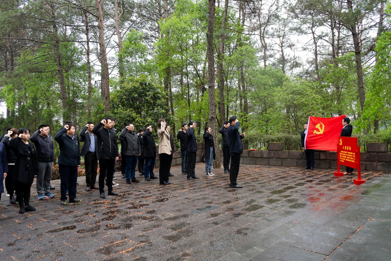 區國投集團開展四月祭英烈主題黨日活動
