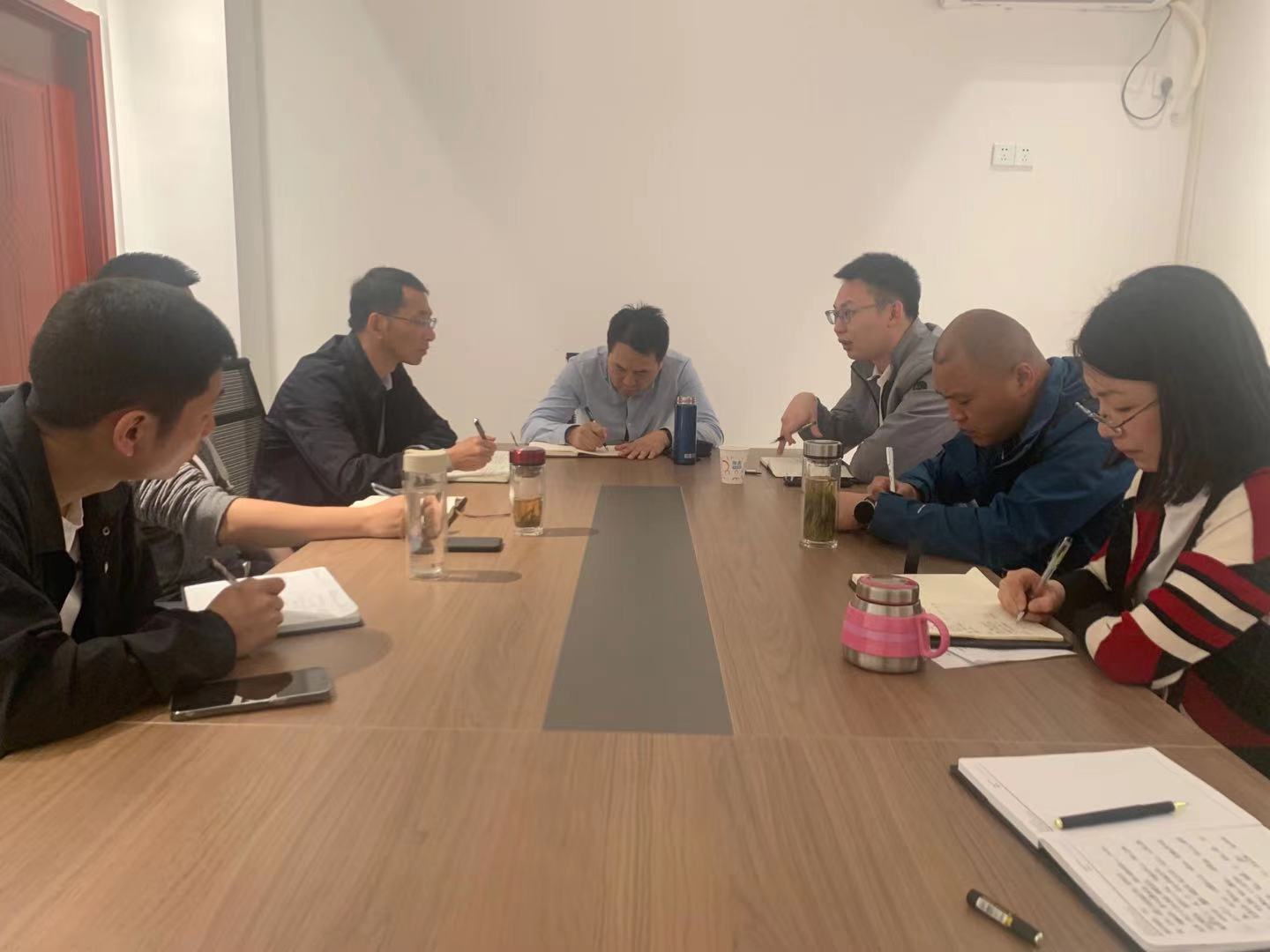 區昱城產投公司召開工作研討會