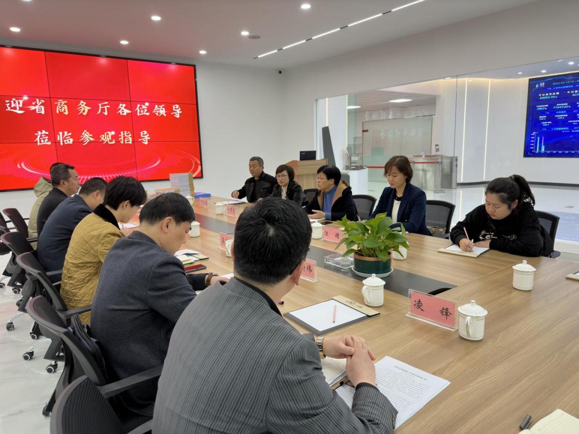 省商務廳流通處處長張遠琴來屯溪區調研農貿市場納統工作