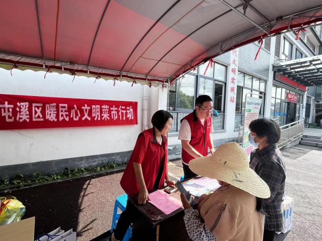 百姓健康系我心，黨員服務進社區