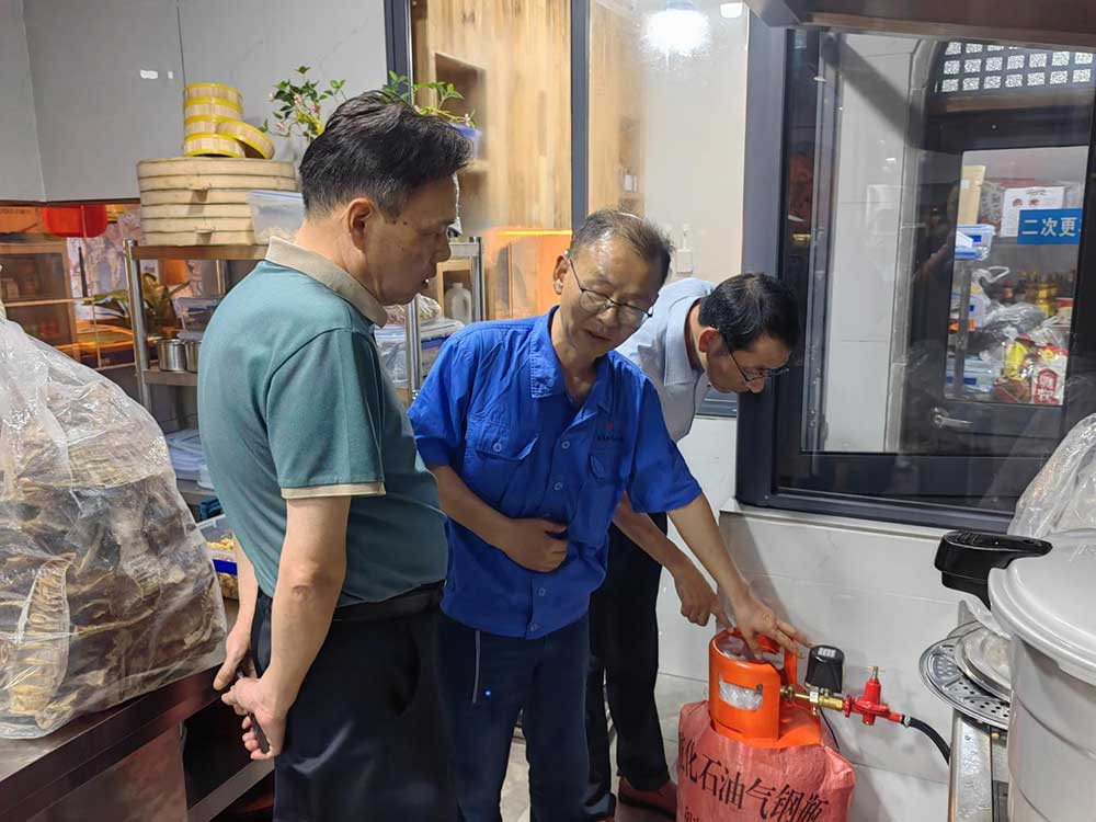 屯溪區國投集團開展液化氣安全專項整治行動