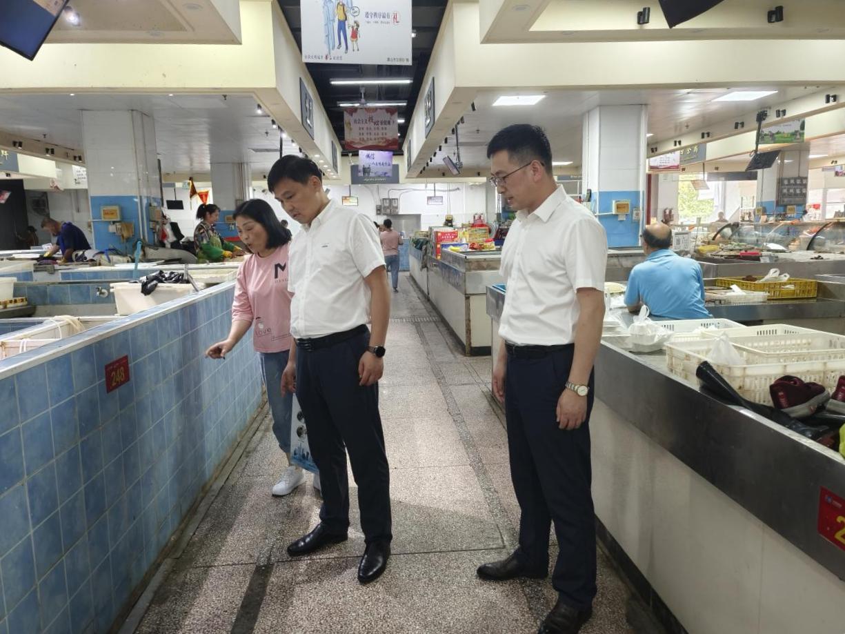 管好“菜籃子”,守護(hù)“大民生”國(guó)資運(yùn)營(yíng)公司開展菜市場(chǎng)大巡查